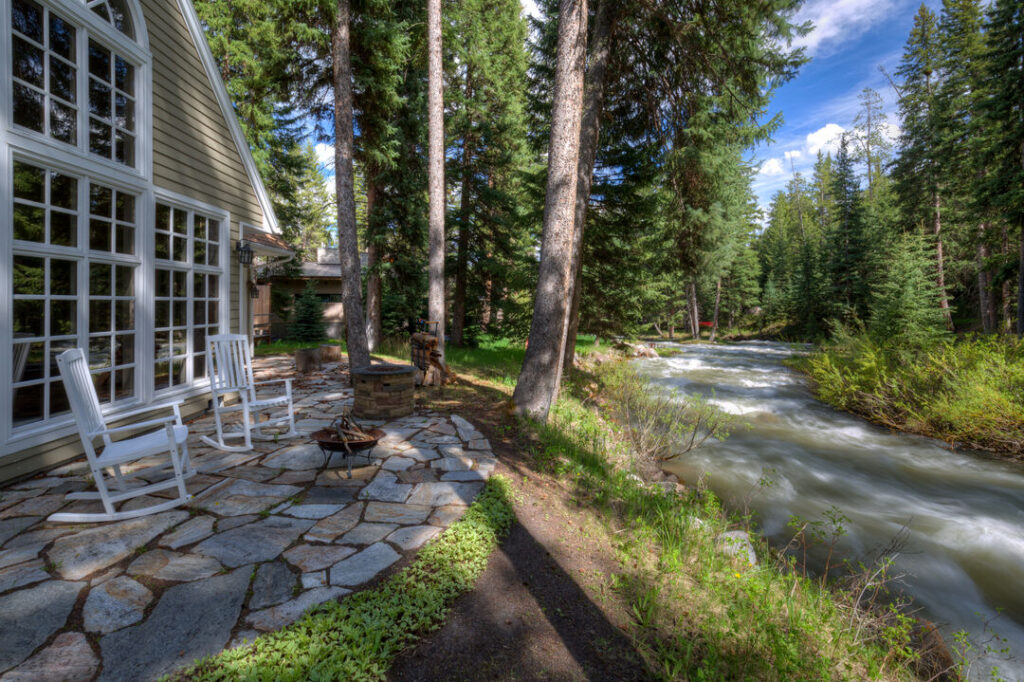 creekside retreat exterior